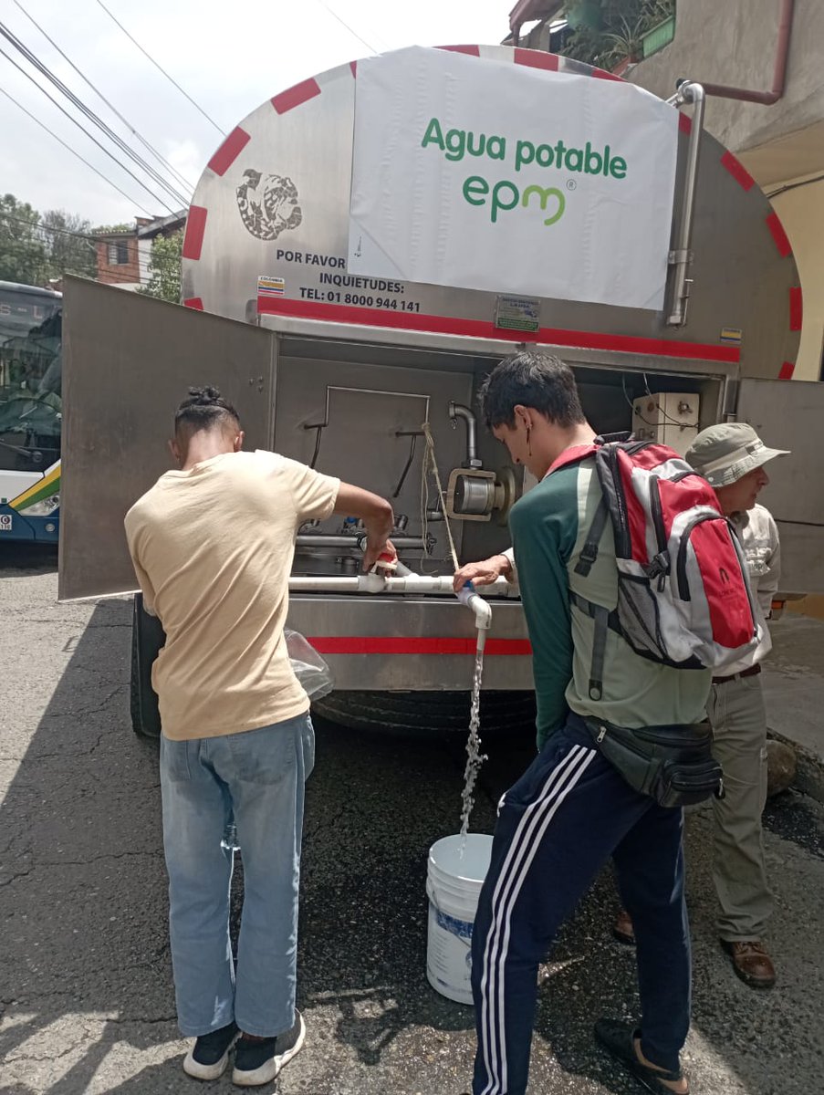 EPMestamosahi's tweet photo. [A esta hora] Avanzamos en la entrega de agua potable en el sector residencial impactado por las #InterrupcionesProgramadasEPM de #AcueductoEPM https://t.co/5ygD7QSsON