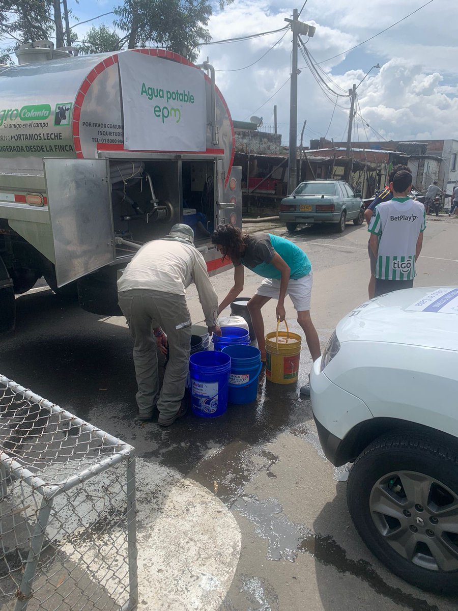 EPMestamosahi's tweet photo. [A esta hora] Avanzamos en la entrega de agua potable en el sector residencial impactado por las #InterrupcionesProgramadasEPM de #AcueductoEPM https://t.co/5ygD7QSsON