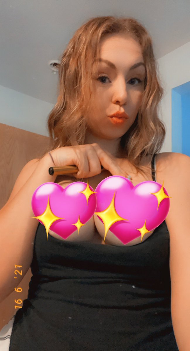 Kaykash69's tweet photo. @onlyfanshore Hehe want a puff? https://t.co/idqtQrPhfQ https://t.co/VAvUR0O29Q