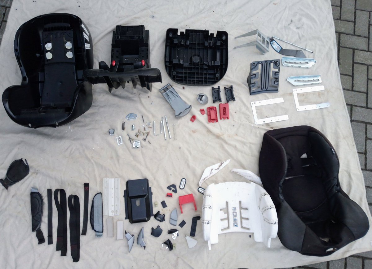 FilMcIntyre's tweet photo. I separated this #MaxiCosi into its constituent parts. Seemingly old car seats can't be easily recycled in the UK. 
Top row = recyclable, mainly at local centre. Bottom row = landfill. https://t.co/2bHGjlWpXu