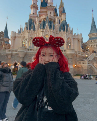 manicpanicnyc's tweet photo. Let the fairytale begin with #VampireRed 🔮 @risera888 who needs a prince with your have this magical semi-permanent shade ✨
Would you rock this?💭 https://t.co/cfMtQ6bU3D