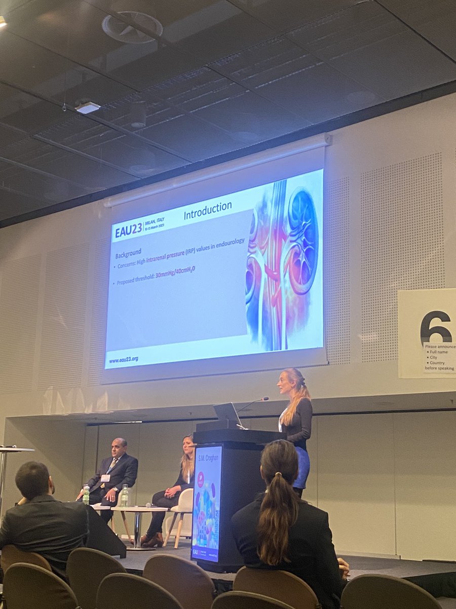 @StefanieCroghan presenting her results from human in vivo intrarenal pressure measurement during ureteroscopy at #EAU2023. Wide variation in intrarenal pressure during cases and apparent relationship between high pressure and adverse outcomes. 🇮🇪