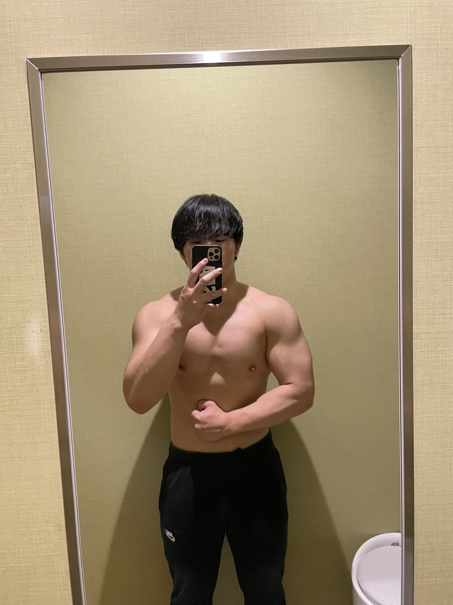 ms20010511's tweet photo. 胸トレ、上手く重り乗せれなかったし重量もだんだん落ちてく。ここ踏ん張ろ。
 #筋トレ  #減量  #ダイエット https://t.co/2QhQscq3rq
