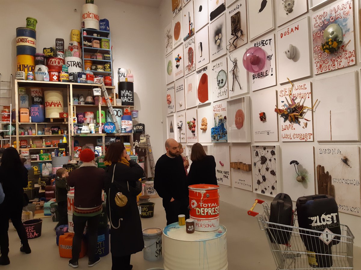 ViktorVotruba's tweet photo. Jednoduché, hravé, razantní. Moc doporučuji novou výstavu Krištofa Kintery "How can I help you?" v @DOXPrague. #Kintera
Mmch, za prohlídku tam stojí i výstava démonických děl Tomáše Měšťánka! https://t.co/x8PnFkn7El