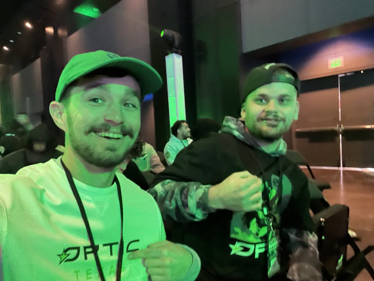 CloudyyTok's tweet photo. Day 4 at the OpTic Major III LFG @OpTicTexas #T2P #Xeo #GreenWall #Bruceee #TST🌴 https://t.co/DP7YondpUj