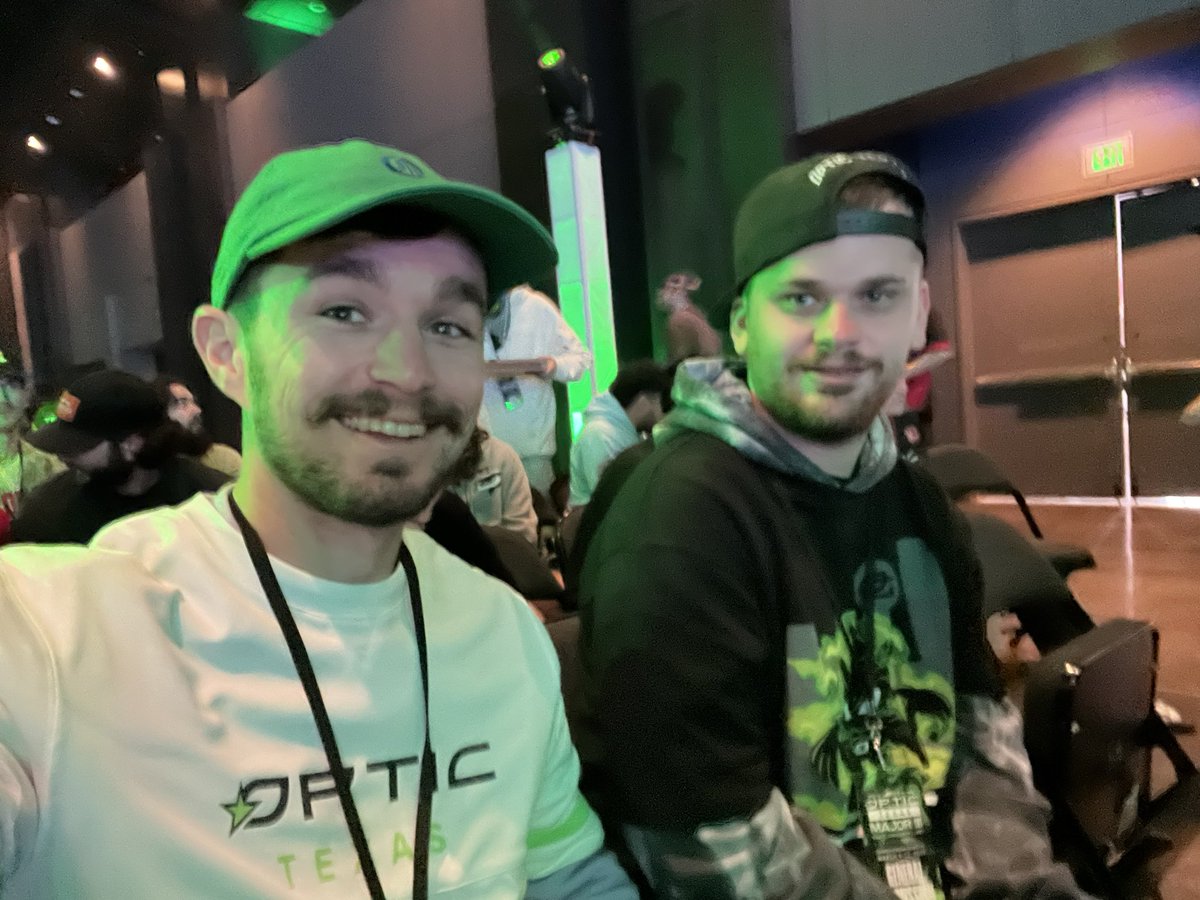CloudyyTok's tweet photo. Day 4 at the OpTic Major III LFG @OpTicTexas #T2P #Xeo #GreenWall #Bruceee #TST🌴 https://t.co/DP7YondpUj
