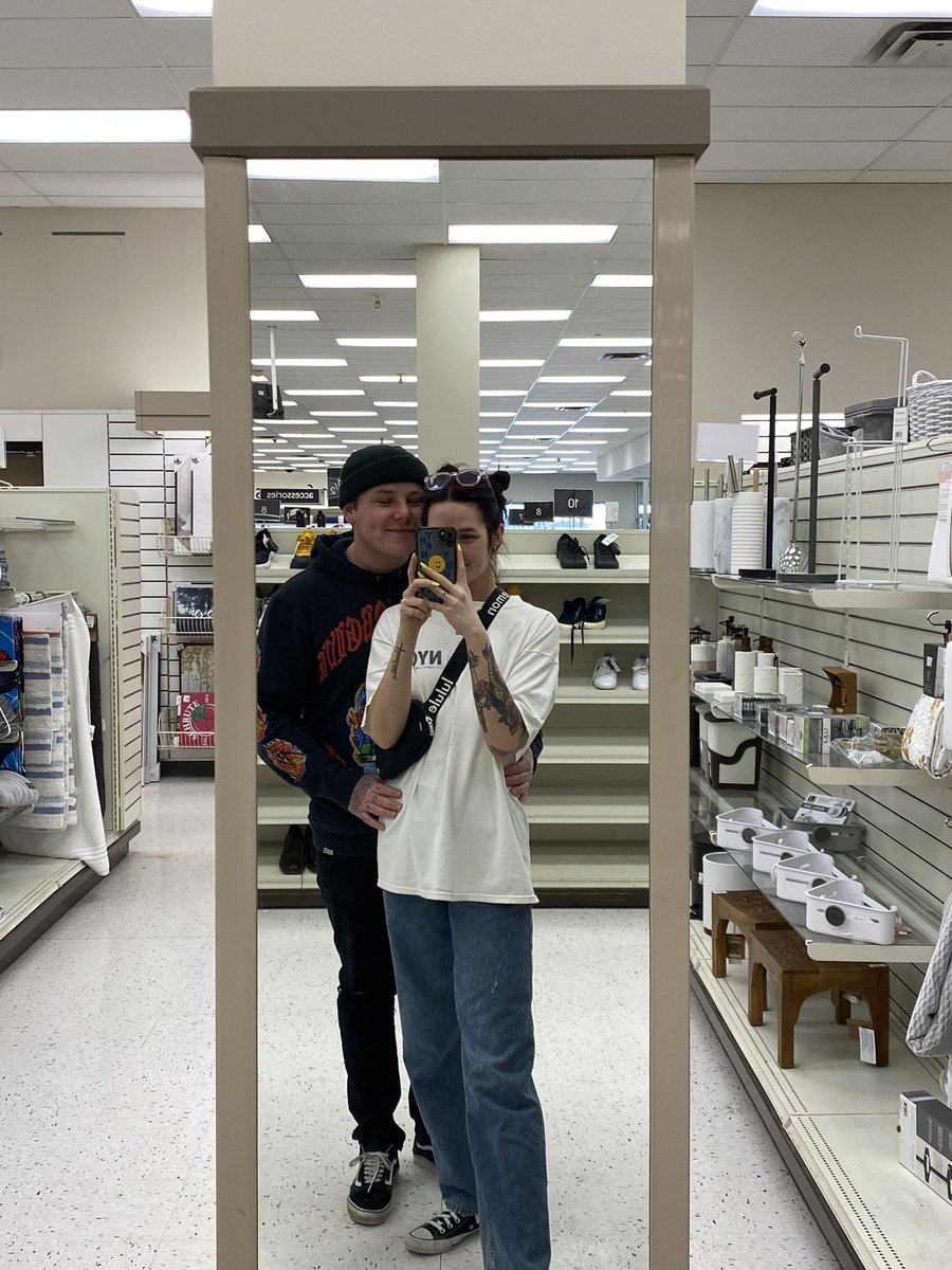 camworne's tweet photo. Went to winners, found a shordy https://t.co/dlqnUIVE9S