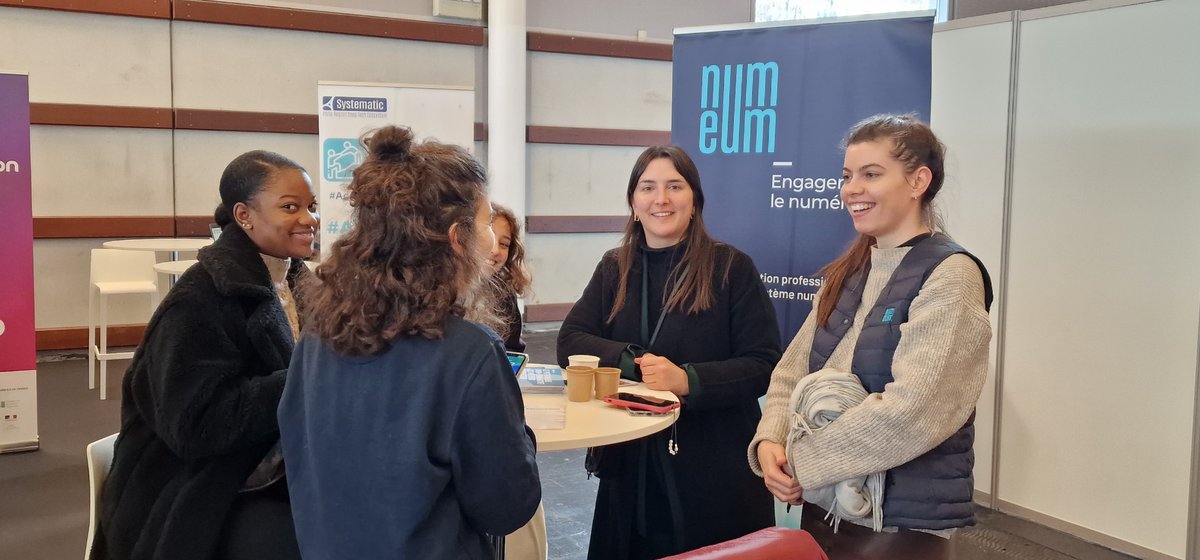 ymagnan's tweet photo. @FemmesduNum @Gaellepicardabe @MasterDevFrance Belle équipe @numeum_  au #masterdev2023 @docaposte @GroupeLaPoste  @FemmesNumerique #féminisation des métiers #filières #numérique  #FemmesNumerique @GdeBentzmann https://t.co/PdUeQe1qDW