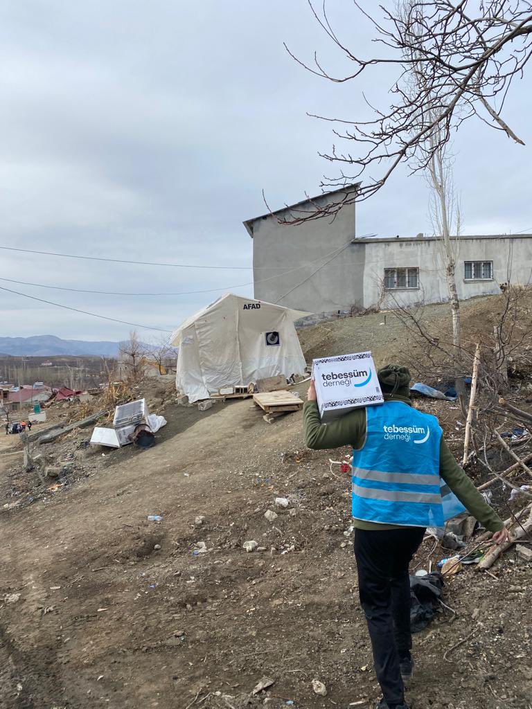 TebessumDernegi's tweet photo. Desteklerinizle, depremzede vatandaşlarımıza hijyen, kadın, çocuk, erkek seti ve kumanya dağıtımlarımız devam ediyor.
📍#Kahramanmaraş #Değirmendere #Ericek #Karadut köylerinde yardımlarımızı ulaştırdık. https://t.co/09OVkX2oc5