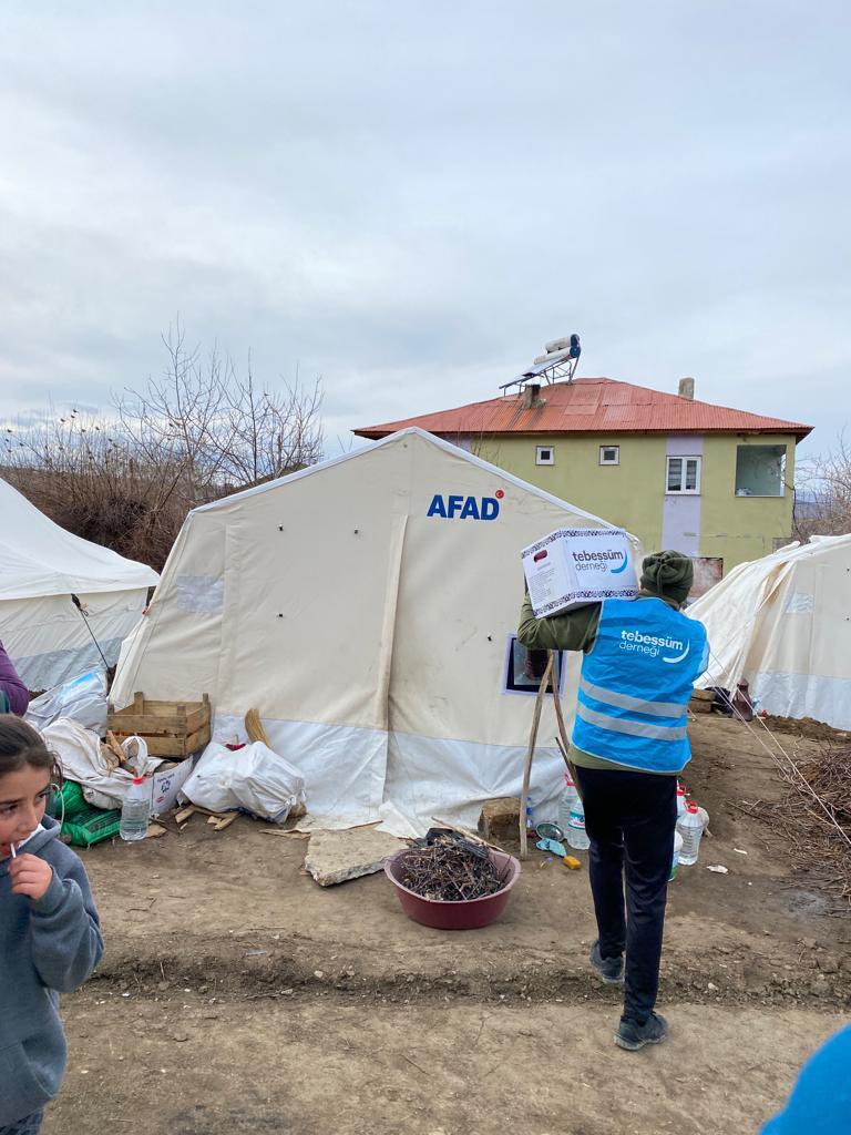 TebessumDernegi's tweet photo. Desteklerinizle, depremzede vatandaşlarımıza hijyen, kadın, çocuk, erkek seti ve kumanya dağıtımlarımız devam ediyor.
📍#Kahramanmaraş #Değirmendere #Ericek #Karadut köylerinde yardımlarımızı ulaştırdık. https://t.co/09OVkX2oc5