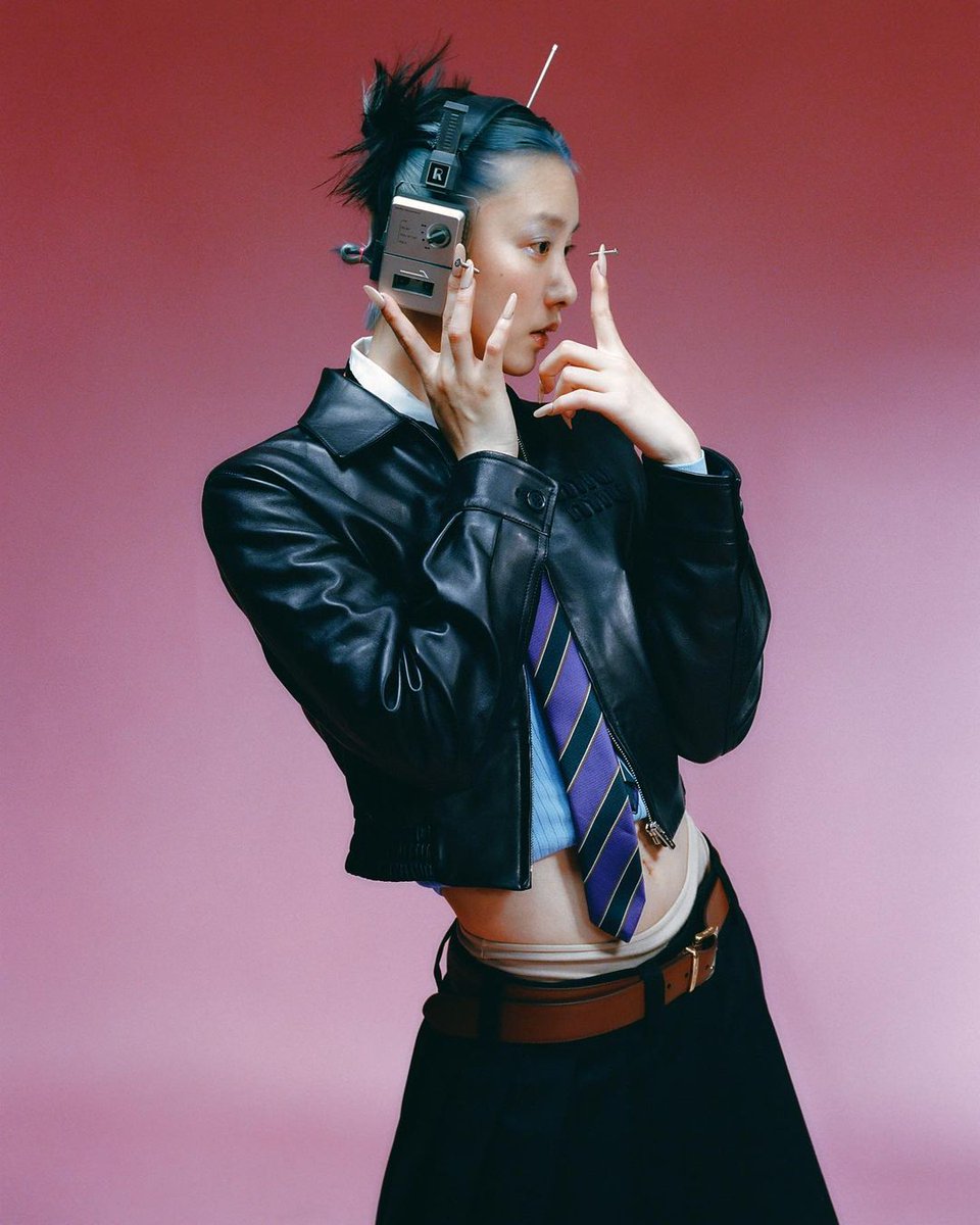 cafewindows's tweet photo. angela yuen for cover of issue 13 of madame figaro hong kong by issac lam  &amp; styled by daniel cheung https://t.co/kfK1J7ZYIY