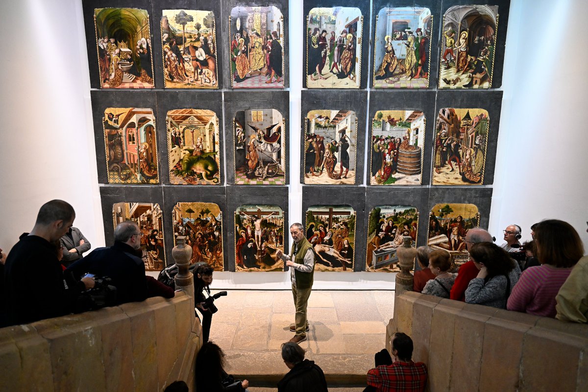 saco_oviedo's tweet photo. José Luis Alcaine cerró su visita guiada al @MBellasArtesAs diciendo: "Esto es impagable". Impagable ha sido ver la pinacoteca asturiana a través de su mirada y su pasión por la pintura.  

📷@Ivan_Mar_Zenit

#saco9 @culturaoviedo https://t.co/pFSD1ojElF