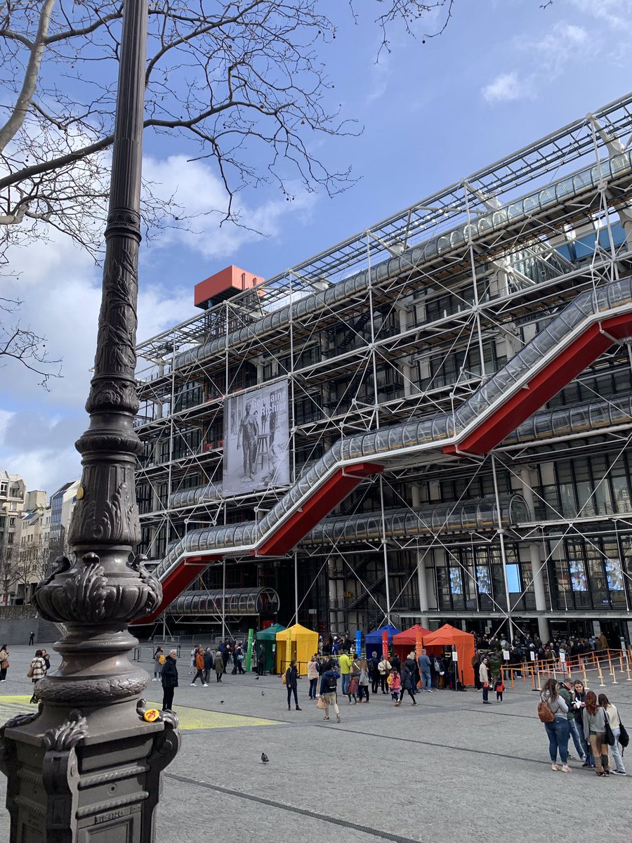 Another day, another drop. Today the Mandalorian Mythosaur rock was left across from the <a href="/CentrePompidou/">Centre Pompidou</a>. We were in the museum for two and a half hours, and the rock was still to be found when we left. Who knows when some passerby might notice it? 😃 #StarWars #TheMandalorian