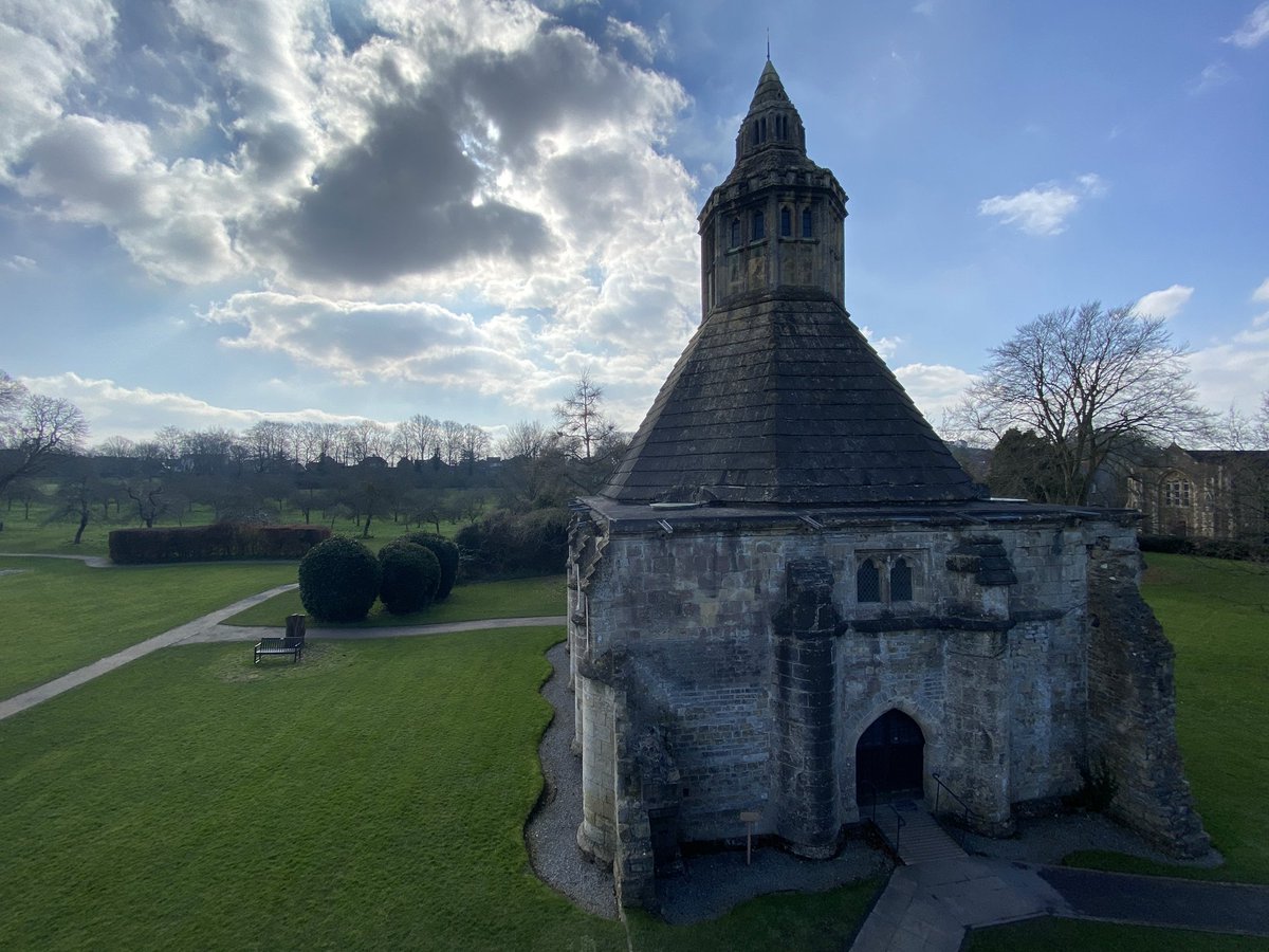 GlastonburyAbbe's tweet photo. We hope you've had a fantastic weekend!

#SundayVibes #BlueSkies #AbbotsKitchen #GlastonburyAbbey #VisitSomerset #Glastonbury #Somerset #History #Heritage #Outdoors #DaysOut #Discover #Explore https://t.co/mXzOMzNg7G