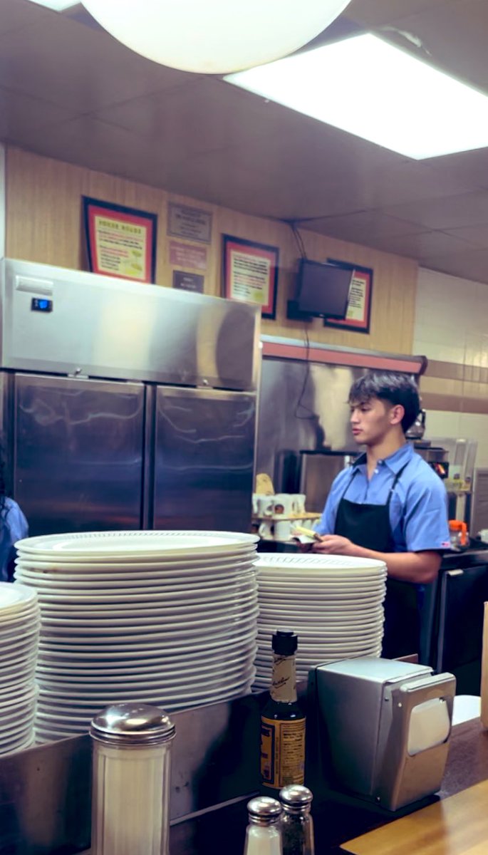 Stroll up for some WAFFLE 🧇 making that cash at the HOUSE! <a href="/WaffleHouse/">Waffle House</a>