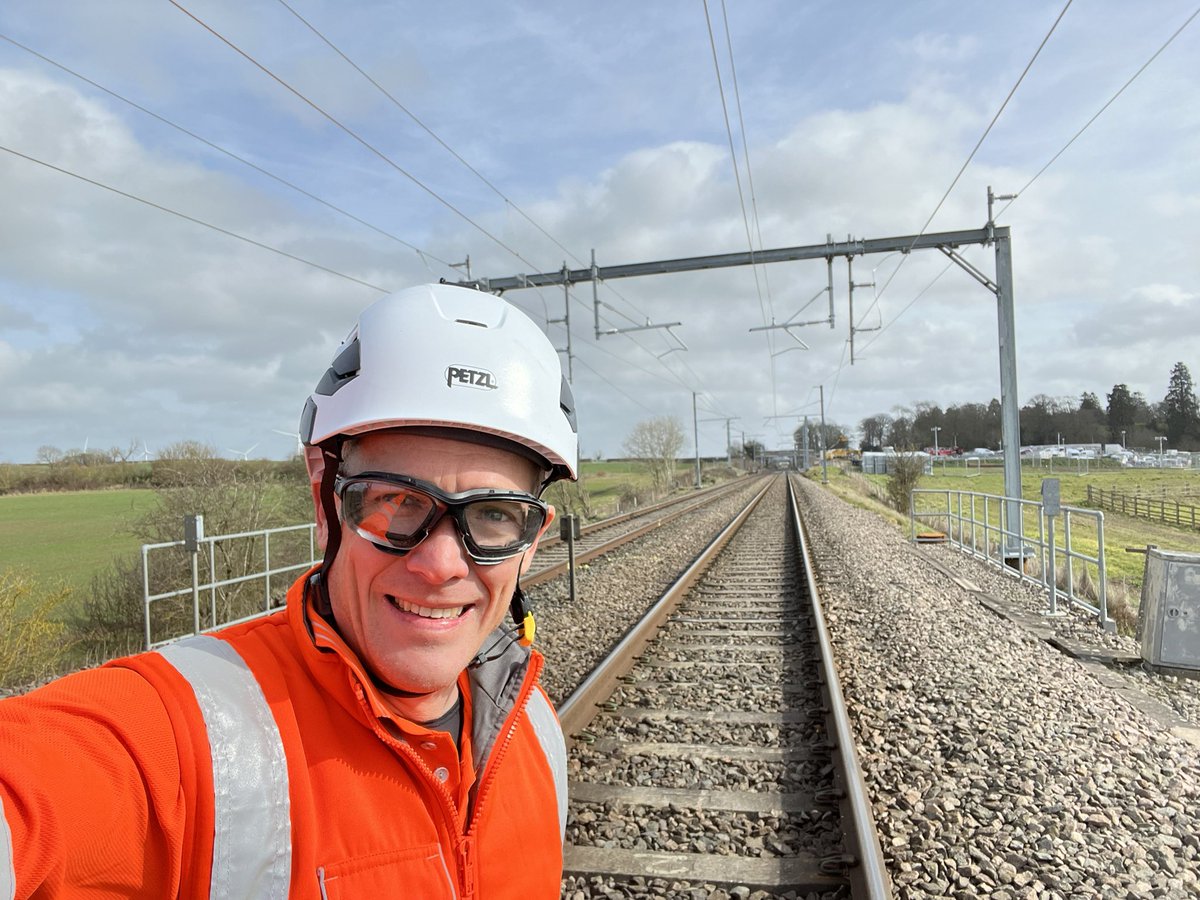 SimonJWSkinner's tweet photo. 8/8
That’s it. Easy right. Just need more it it to support global / national and route traction decarbonation!! #RollingProgramme @NoelDolphin @25kV @splpowerlinesuk @Rail_Elec @NetworkRailEM https://t.co/rtOGVBSh4D