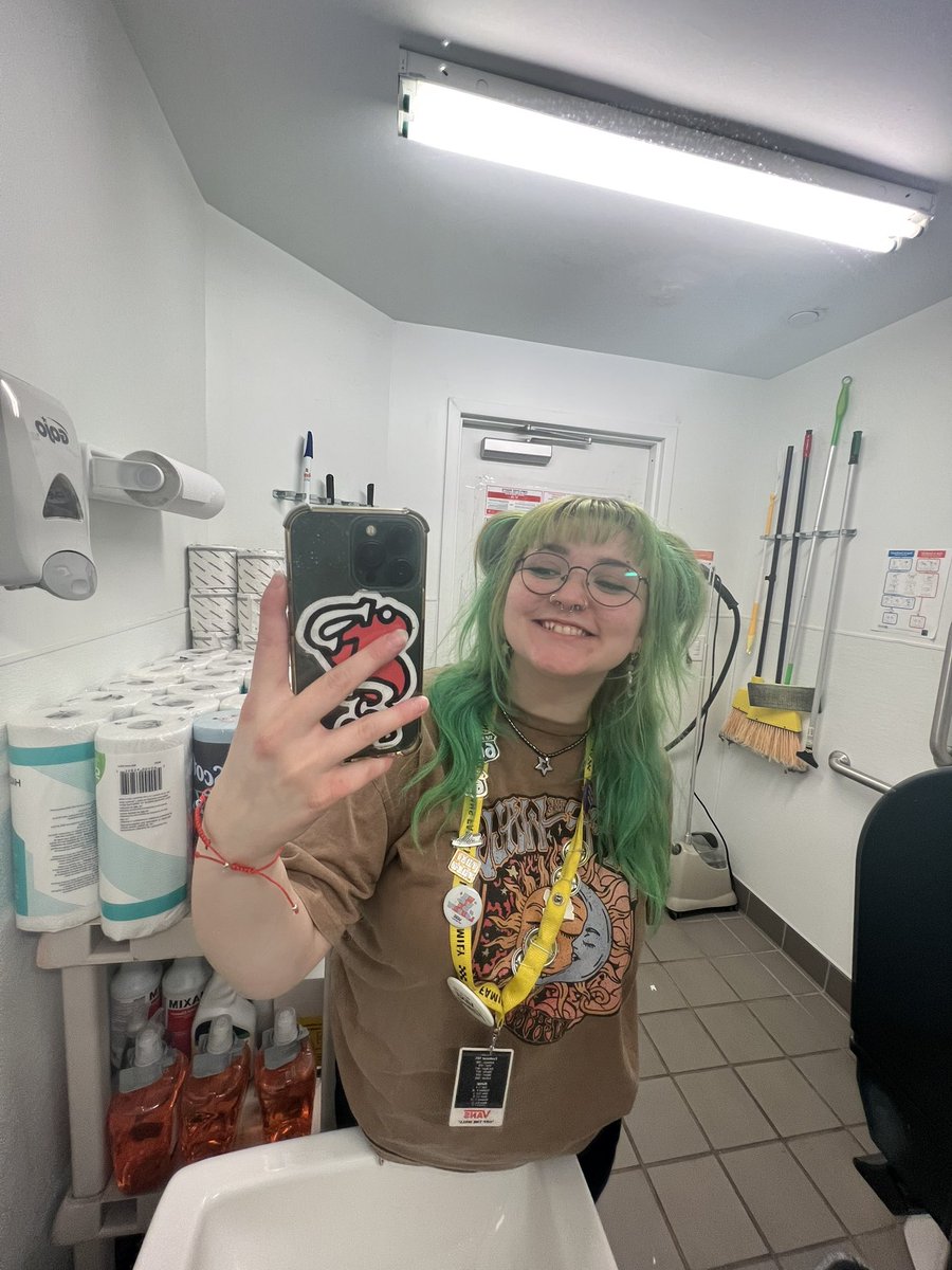 ULTHIMIKO's tweet photo. yearly update i moved accounts and this is what i look like idk if anyone is even active on this acc anymore https://t.co/TKRNCETLQ1