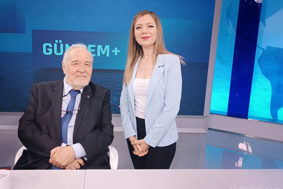 canevaslan's tweet photo. İlber Hoca BRT stüdyolarında... 🙏✨
#challengemyselfeveryday
#brthaber #brthd #brtspikeri #CanevAslan https://t.co/YozJuHcmCM