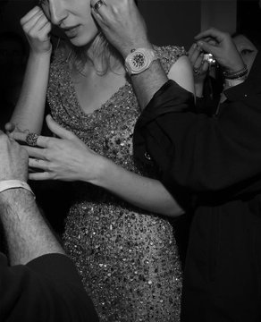 AnzelikaSimon's tweet photo. Backstage at Versace, FW23 https://t.co/HHP8hGWl0G