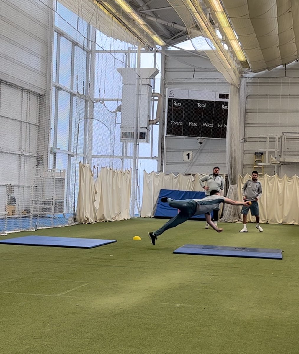 mr_myers9's tweet photo. Another busy but thoroughly enjoyable winter complete with this awesome team. Can’t wait to see what they achieve in Summer 2023 and beyond 🏴󠁧󠁢󠁥󠁮󠁧󠁿 a big thank you @WarwickshireCCC for hosting us throughout the winter! #roadtoindia https://t.co/VKcN37qXE7