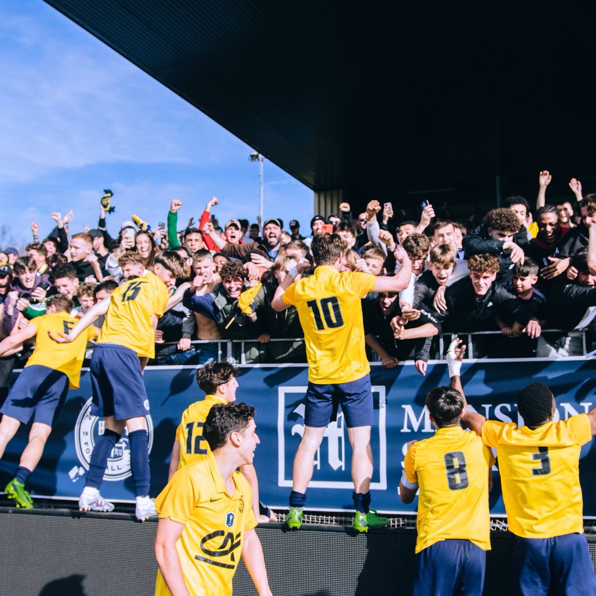 Pau Football Club (@paufootballclub) on Twitter photo Vous ne rêvez pas : Nos U18 sont en demies de <a href="/GambardellaFFF/">Coupe Gambardella - Crédit Agricole</a>
😍😍
Tout une ville est fière de vous les gars, BRAVO 💛💙
#PauFCAcademy Vous ne rêvez pas : Nos U18 sont en demies de <a href="/GambardellaFFF/">Coupe Gambardella - Crédit Agricole</a>
😍😍
Tout une ville est fière de vous les gars, BRAVO 💛💙
#PauFCAcademy