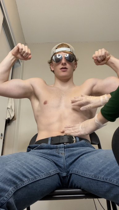 Would you undress me? 😉 https://t.co/KQNqPGNqg7