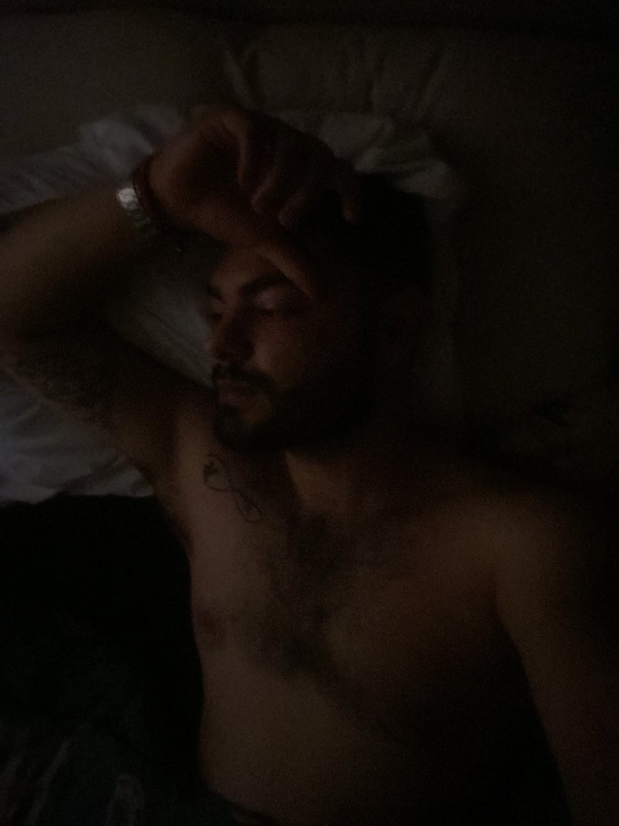 yairPayan's tweet photo. Es domingo y no pretendo salir de cama      Delivery is coming https://t.co/yGonWImBEI