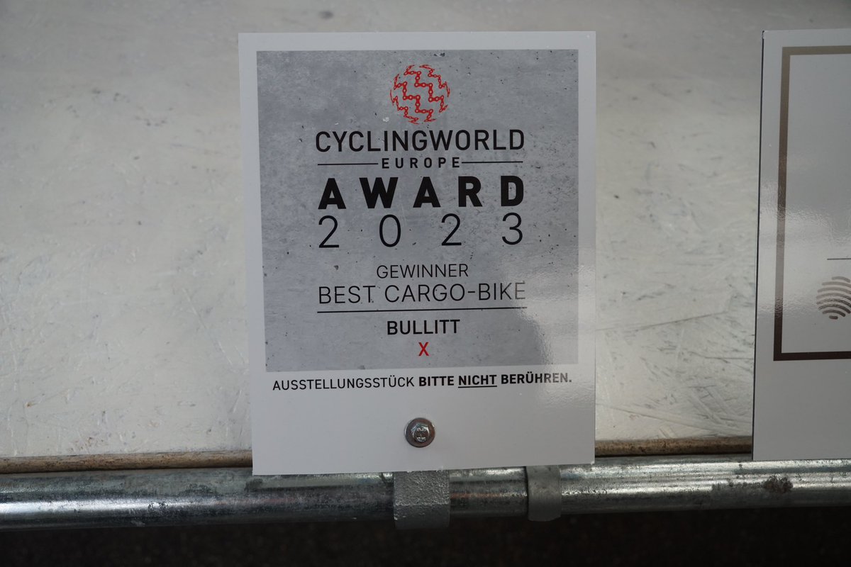The danish @larryvsharry Bullet got an award at 2023 #cyclingworldeurope 👍🇩🇰