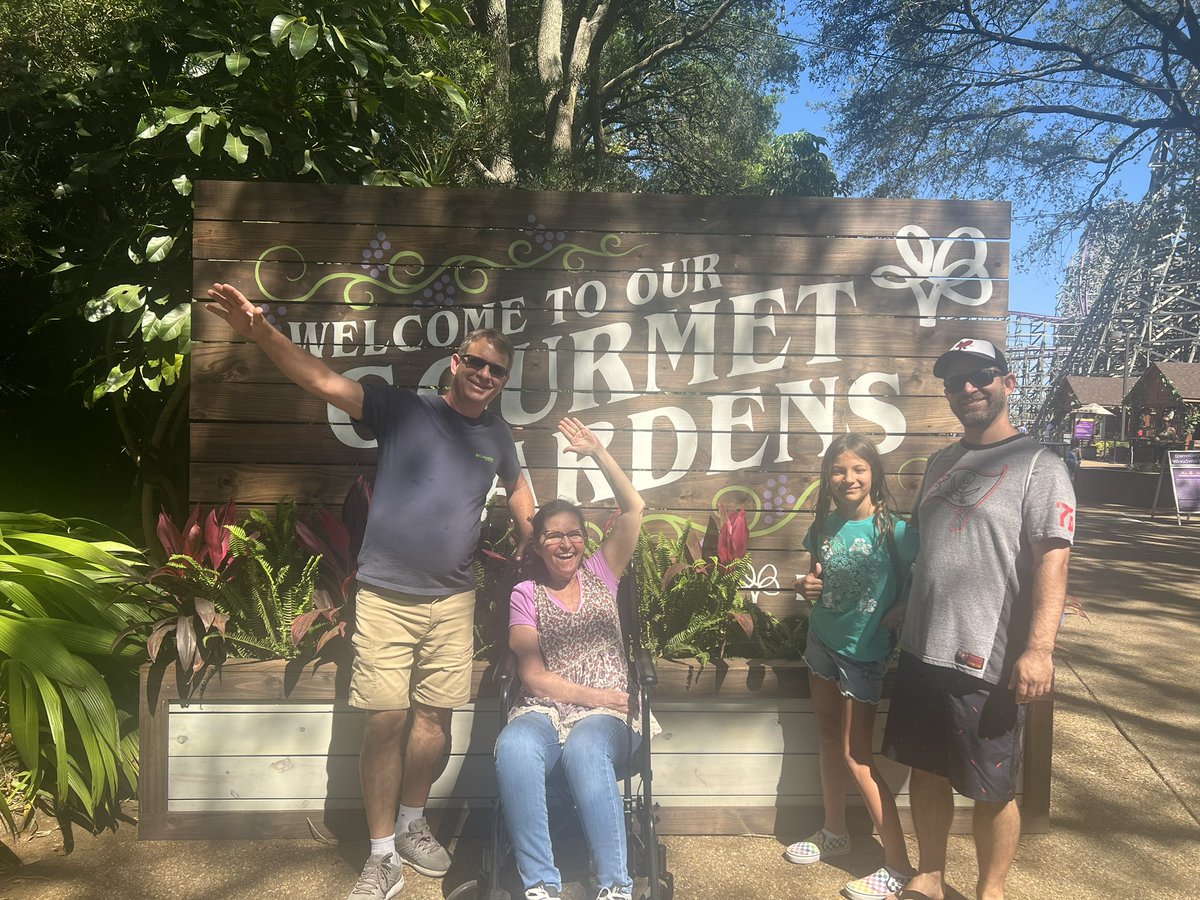 SAMpleme1984's tweet photo. Hey @BuschGardens we’re here!!!!!!! #CorksAndCoasters #FoodAndWine #IWantToTryItAll. https://t.co/CEs0GAPh4P