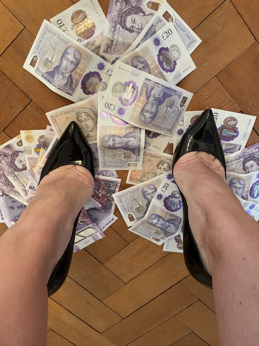 wellwornbymitzy's tweet photo. The only #crushing I’m interested in #findom #paypig full video on my site https://t.co/PyitWALuS6