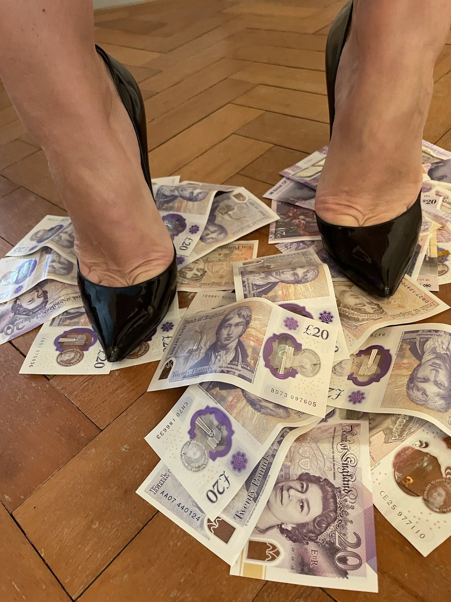 wellwornbymitzy's tweet photo. The only #crushing I’m interested in #findom #paypig full video on my site https://t.co/PyitWALuS6