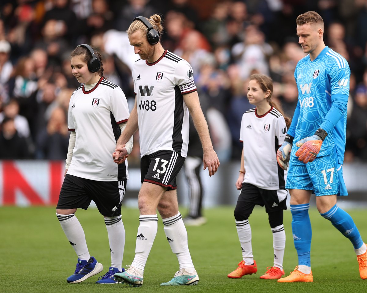 FOXSoccer's tweet image. Class act 👏

Fulham captain and @USMNT defender, Tim Ream, wore noise-canceling headphones in support of the child that accompanied him onto the pitch earlier today ❤️