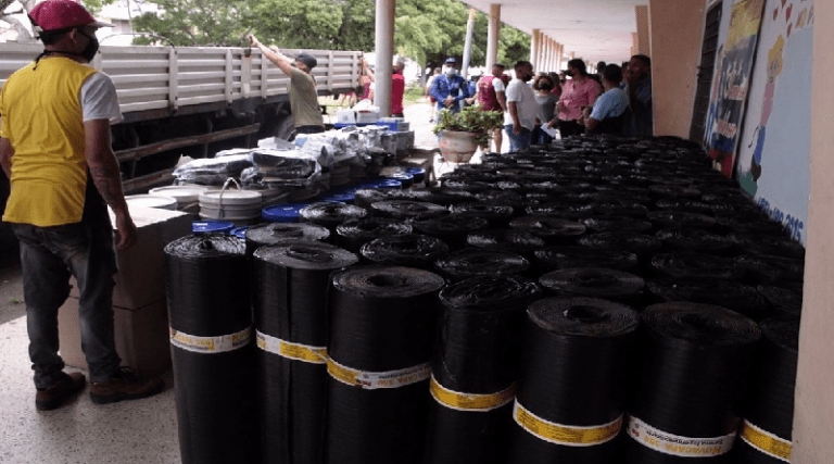 Gobierno Bolivariano entrega materiales para recuperar las instituciones educativas de Caracas
rnv.gob.ve/prensa/?p=3586…

#ChávezComunicador
#YoSoyDeAqui