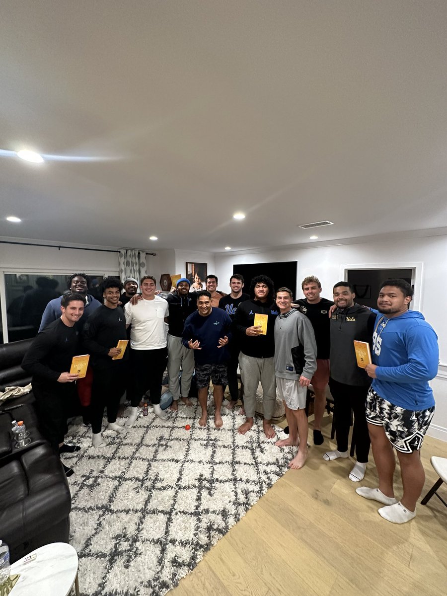 MalloeMalloe's tweet image. After a night of Katsu, mac salad, and rice we cooked for the boys, we got to talk about the ENERGY BUS book! Huge shout out to my wife for getting it done! Learning together to better this Ohana! GYMR!! DLO4LIFE!! GOD BLESS!!