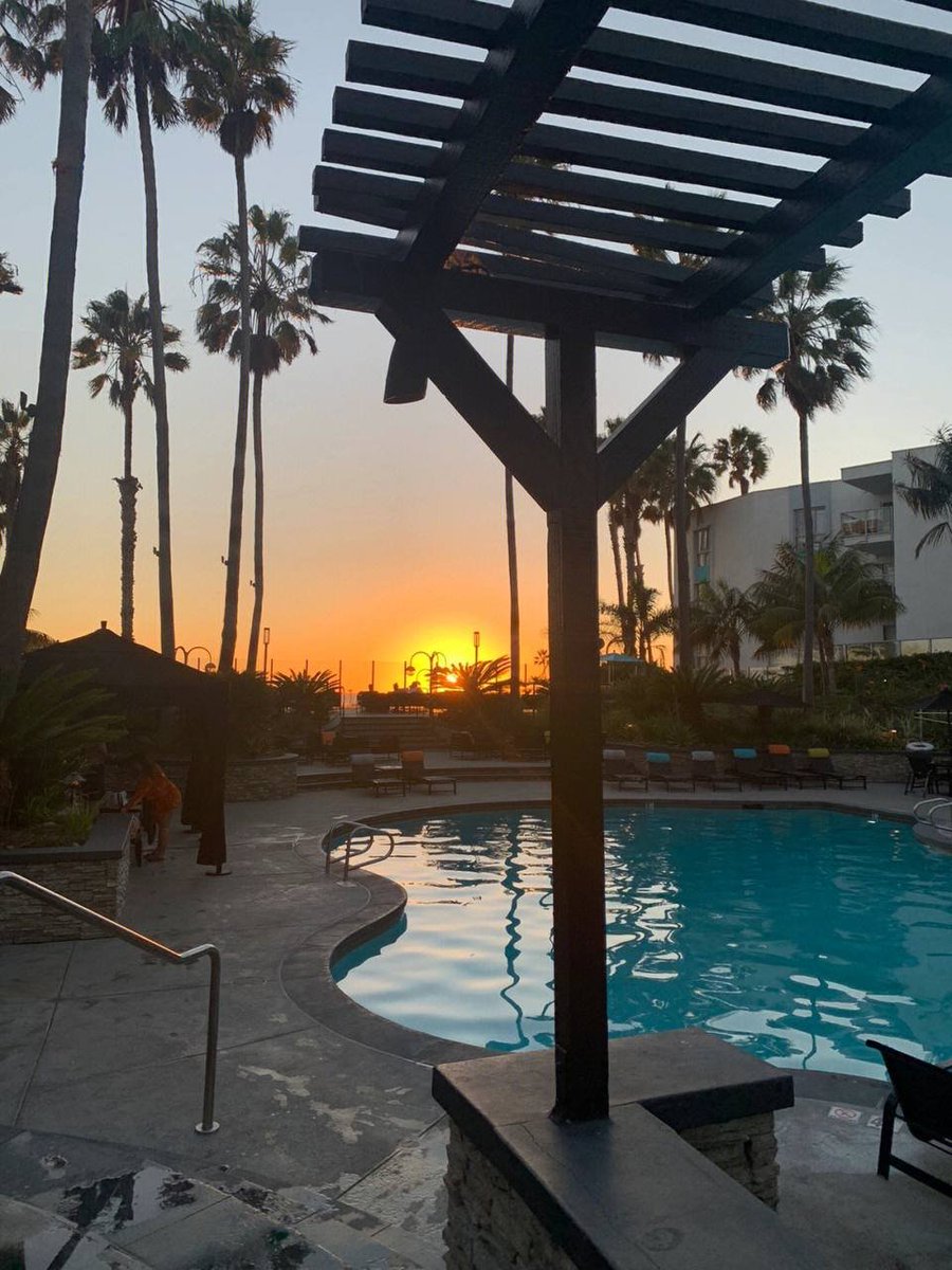 Keiko6612's tweet photo. The only one watching the sunrise will always be me. But it was beautiful.#SundayMorning，#DogsLover ， #SundayMotivation https://t.co/E38csKHcSf