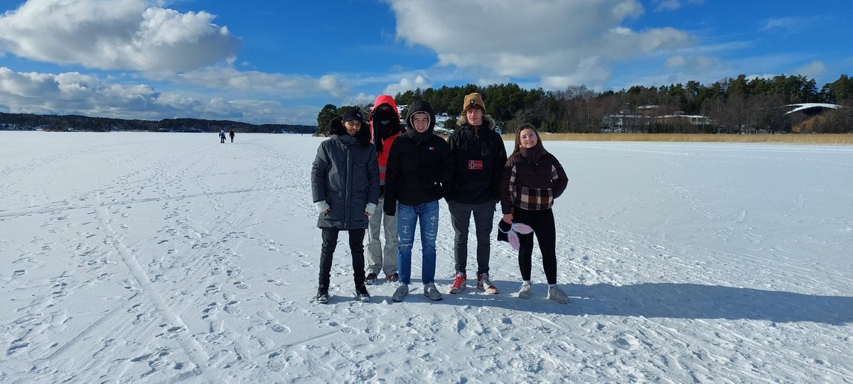 LP25_PAPErasmus's tweet photo. Suite de la 1ere semaine : formation sécurité au travail et travail en hauteur 1ère partie. Week-end au bord et SUR la Baltique gelée @ErasmusBfc @LyceePAP @drareicbfc A suivre 🌧❄️☀️🦺 https://t.co/0XGprVIvWA