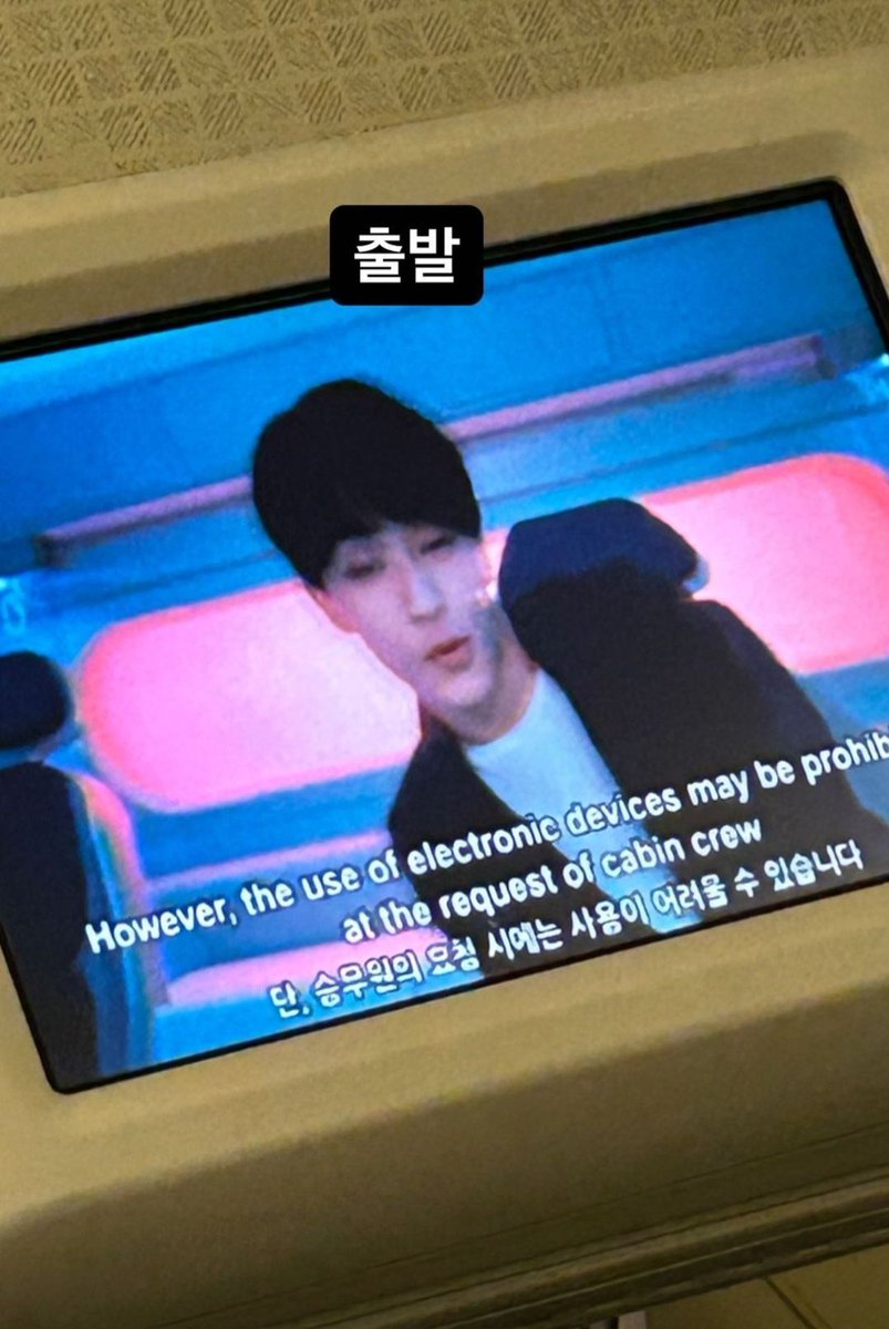 chocohyck's tweet photo. mark watching               haechan watching
a movie                              mark https://t.co/35ZjWclFlC