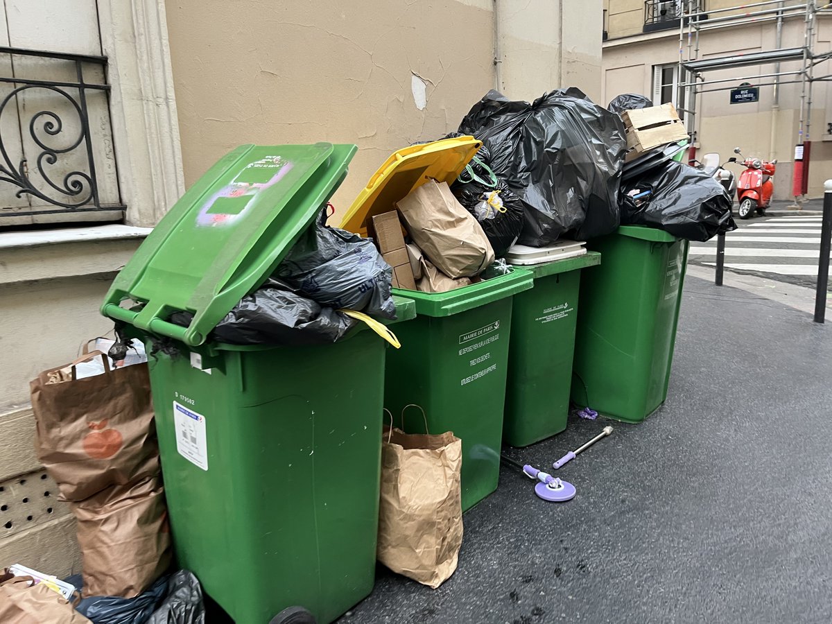 oliviagregoire's tweet image. Les ordures s’amoncellent mais la mairie de Paris ne répond pas à l’appel et s’entête dans une opposition idéologique au mépris des parisiens et de sa mission de service public.

Il est urgent de changer la gestion de la voirie. Il est urgent de réagir.