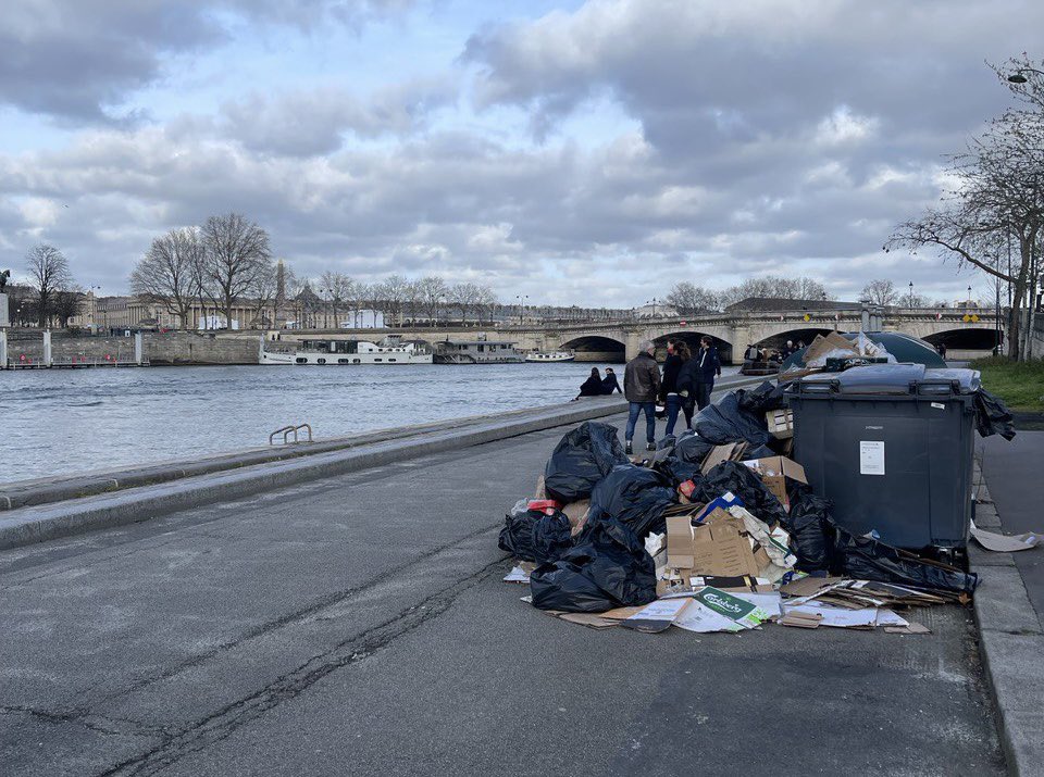 Les ordures s’amoncellent mais la mairie de Paris ne répond pas à l’appel et s’entête dans une opposition idéologique au mépris des parisiens et de sa mission de service public.

Il est urgent de changer la gestion de la voirie. Il est urgent de réagir.