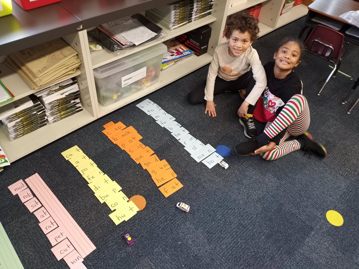 nortonteachpa's tweet photo. Used a couple of ideas I saw from you this week @KinderKish. They wrote/read fundations sentences playing headbands. Also practiced open/closed syllables, l blends, silent e, r controlled vowels and vowel teams using the road trip game. https://t.co/N8wZUCvyXF