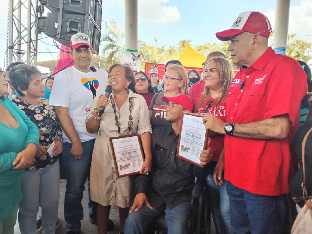 #Bolívar | En el municipio Caroní, parroquia Unare, nuestro Poder Popular Organizado celebra en victoria los #7AñosCLAP ¡Los Clap son un logro del pueblo Revolucionario! #7AñosClap #PuebloVictorioso #ChávezComunicador