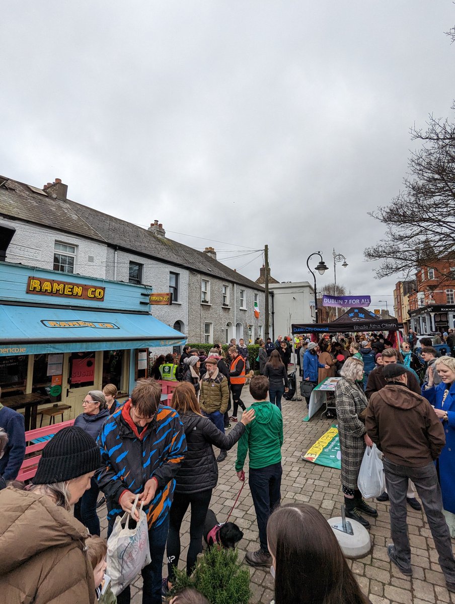 Feljin_J's tweet photo. Good turnout for the @D7ForAll solidarity gathering today. Great music, great cakes, great solidarity! https://t.co/2cmtTTm9fG