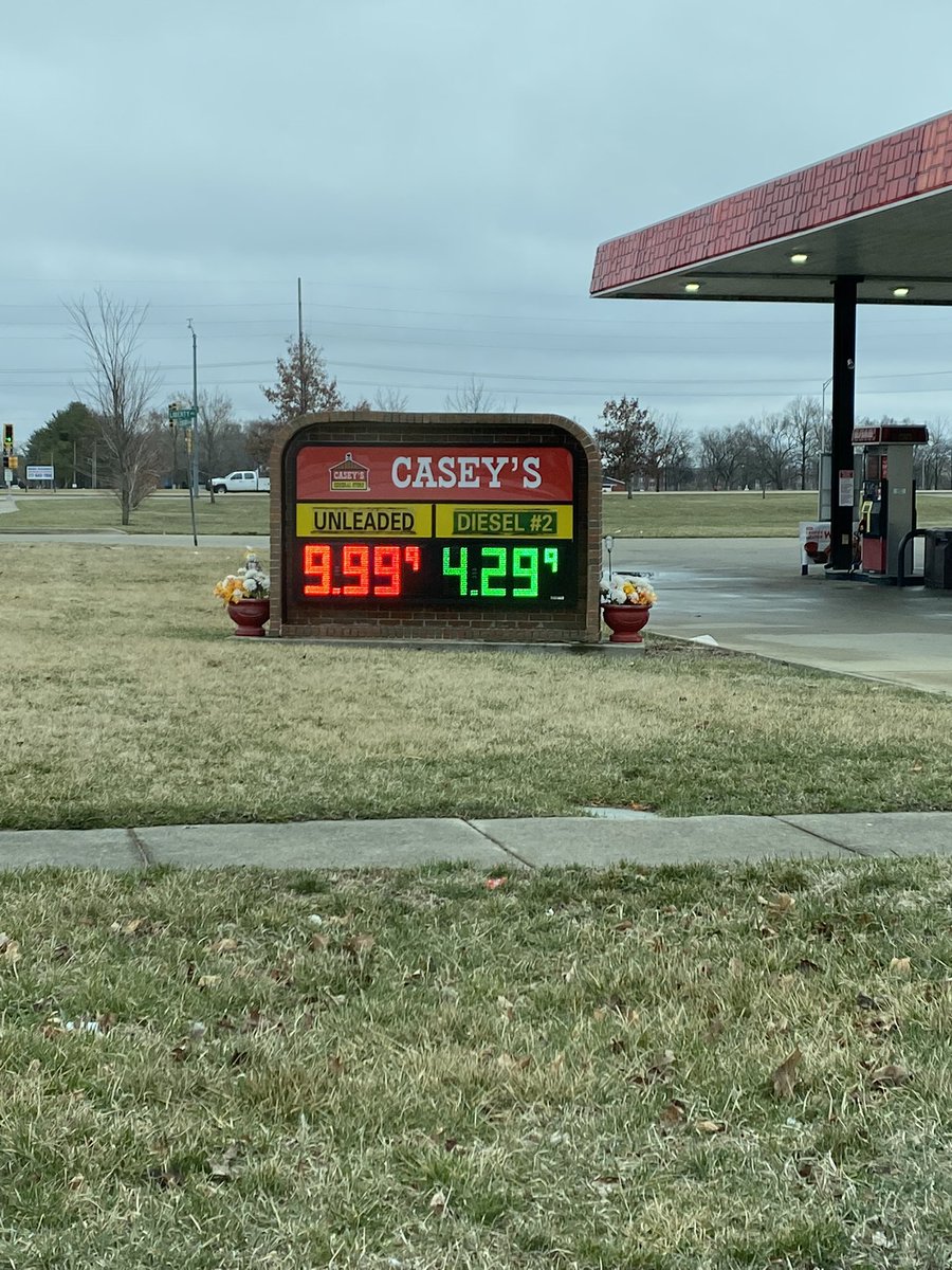 Swany_52's tweet photo. Gas prices have been pretty consi… and it’s time to leave Illinois https://t.co/SJkBkaJyvB