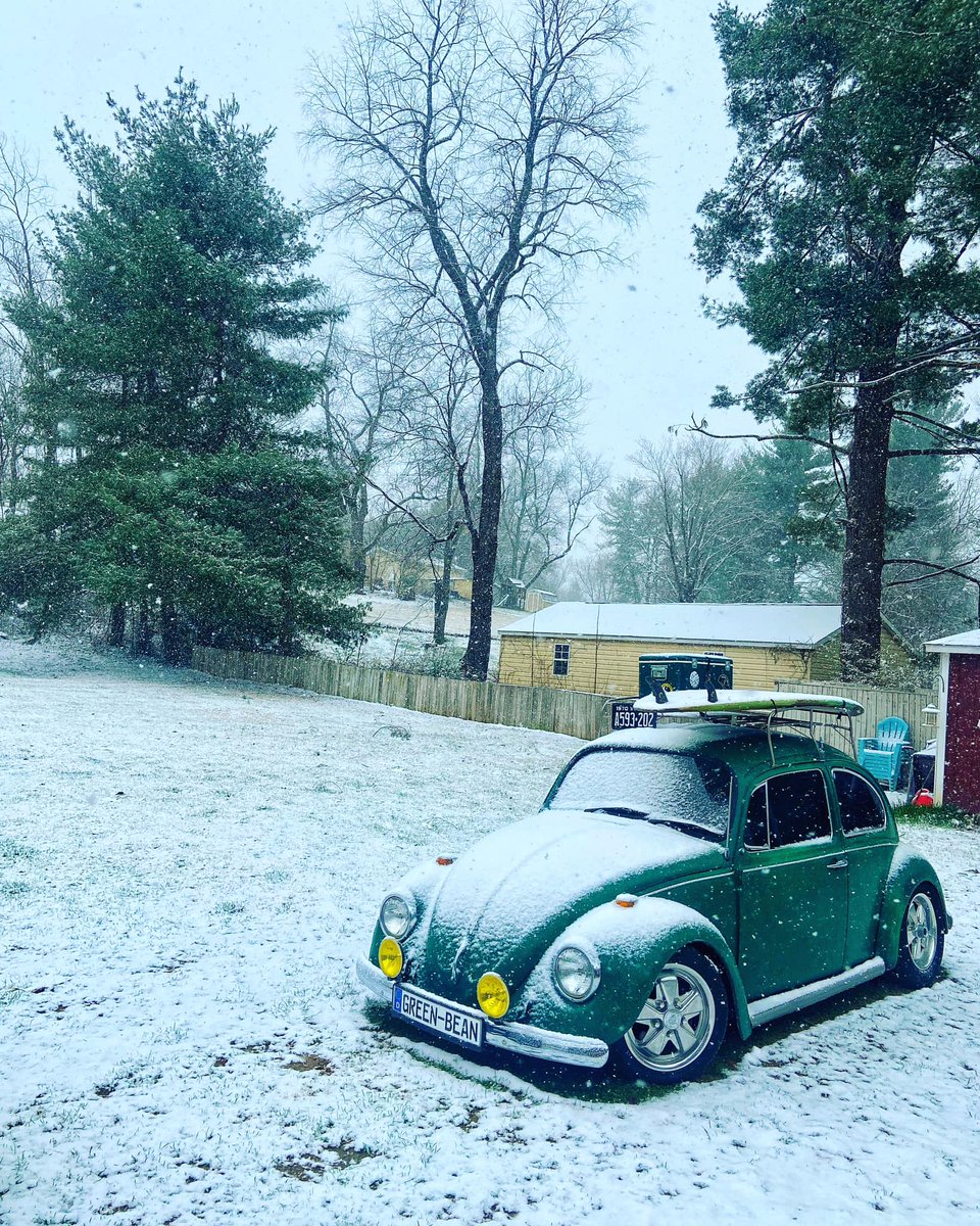 BlueRidgeLife's tweet photo. Brandi Thompson Waynesboro of Augusta Co, VA tells us they have about 1/2" of snow there as of 1:25 Sunday afternoon. Tommy @NWS_BaltWash @NWSBlacksburg @CBS19Weather #vawx https://t.co/czpLY69Veq