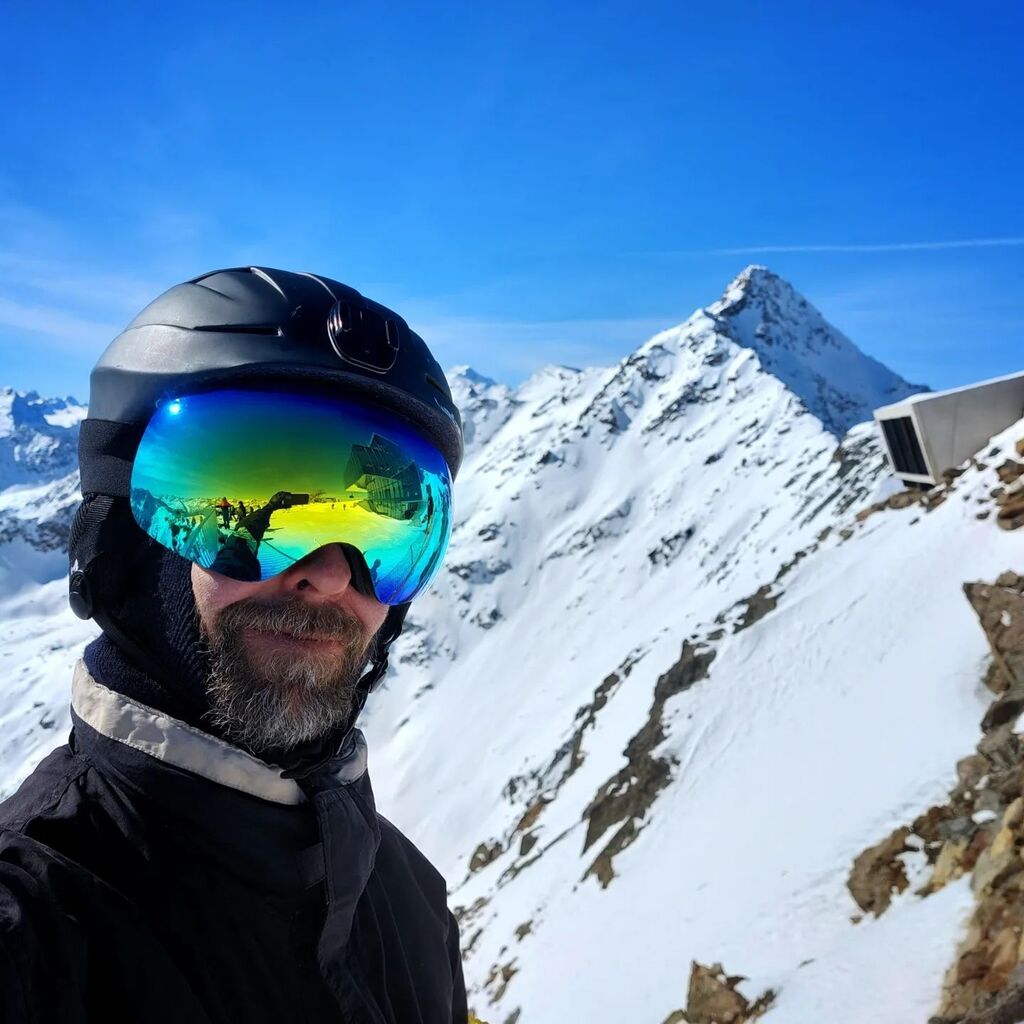 NothingDeclared's tweet photo. Alpine 007 chase scene from Spectre 📍 was filmed here at 3,200m in Sölden Austria - also, an epic tipping point for a relatively untouched spectacular off pist run I spotted, almost out of sight, from the gondola on the way up. This find resulted in … https://t.co/g8khyJpyQx https://t.co/ECmgxhHSGI