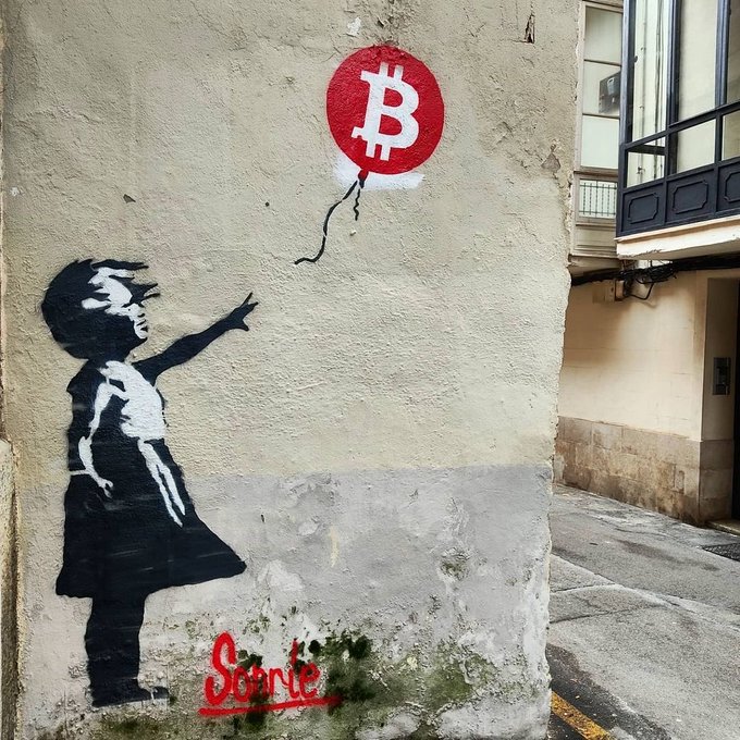 madityajain's tweet photo. #Bitcoin art in Palma, Spain 🇪🇸 https://t.co/3cglCg4IKS