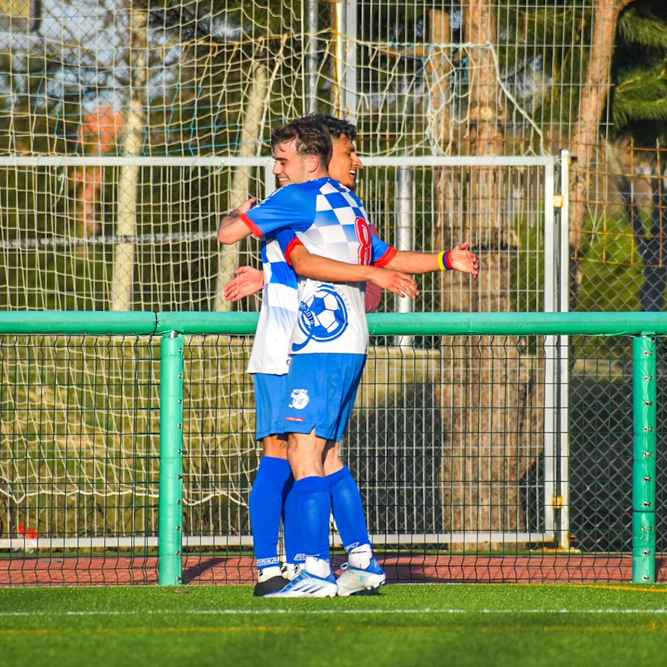 cdsanroqueeff's tweet photo. Aficionado A | Min. 90
San Roque 5-1 Racing Veracruz 
Termina el partido. 
Enorme esfuerzo de todo el equipo para llevarse los 3️⃣ puntos 🤩
#VamosSanRoque 💙🤍 https://t.co/hp7OtgQnTZ