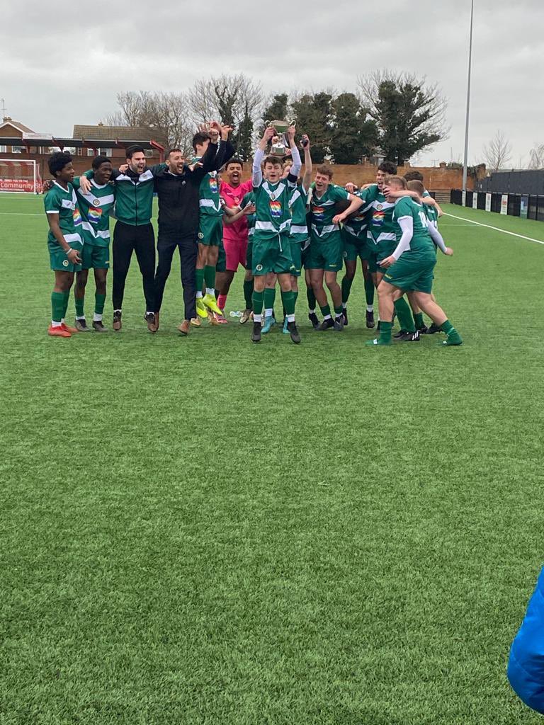 KyleGalea18's tweet photo. What a result from the boys! Last minute winner to get the win and the trophy back to @AshfordUnitedFC!
#Champions https://t.co/0saO3L1USD