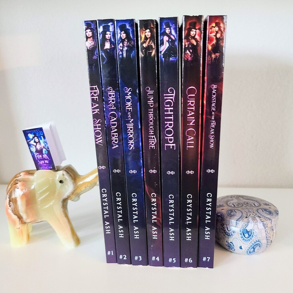 Ta-da! 🎡 Surprise ~s a l e~  on signed books! Individual titles of Harem of Freaks are 15% off in my shop. No code necessary, the discount is immediately applied at checkout. Grab your copies here: bit.ly/424gU4G

#signedbooks #signedpaperbacks… instagr.am/p/Cpskv-folTa/