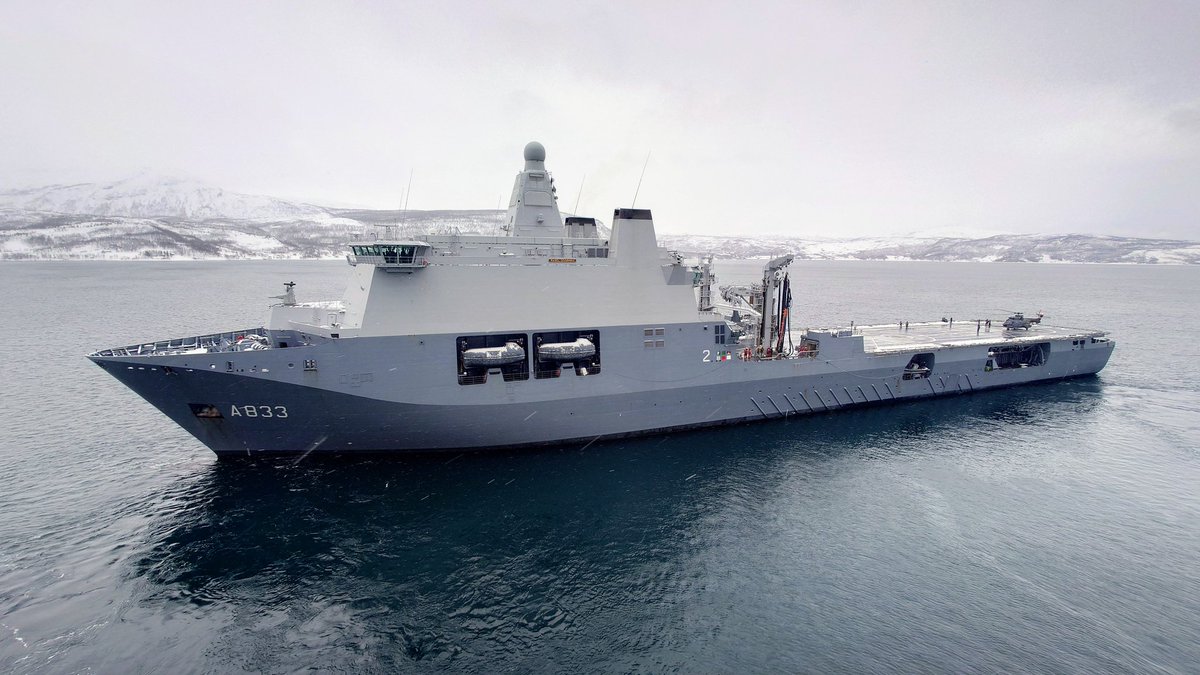 RFAMountsBay's tweet image. #MountsBay has completed a replenishment (RAS) with @ZrMsKarelDman this morning, by an unusual method...

Fuel was passed between the two ships whilst both were dynamically positioned (DP), whilst simultaneously carrying out amphib and flying ops #JointViking23
